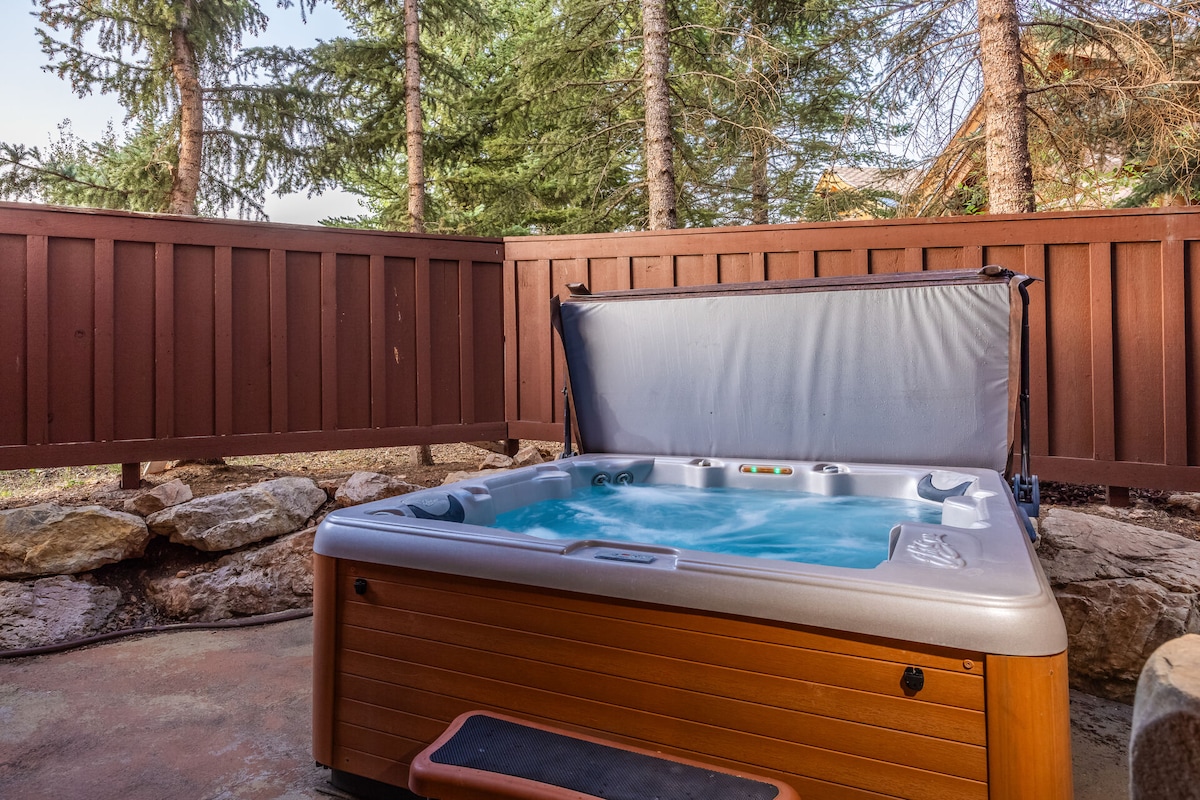 Luxurious 6BR Retreat in Deer Valley with hot tub