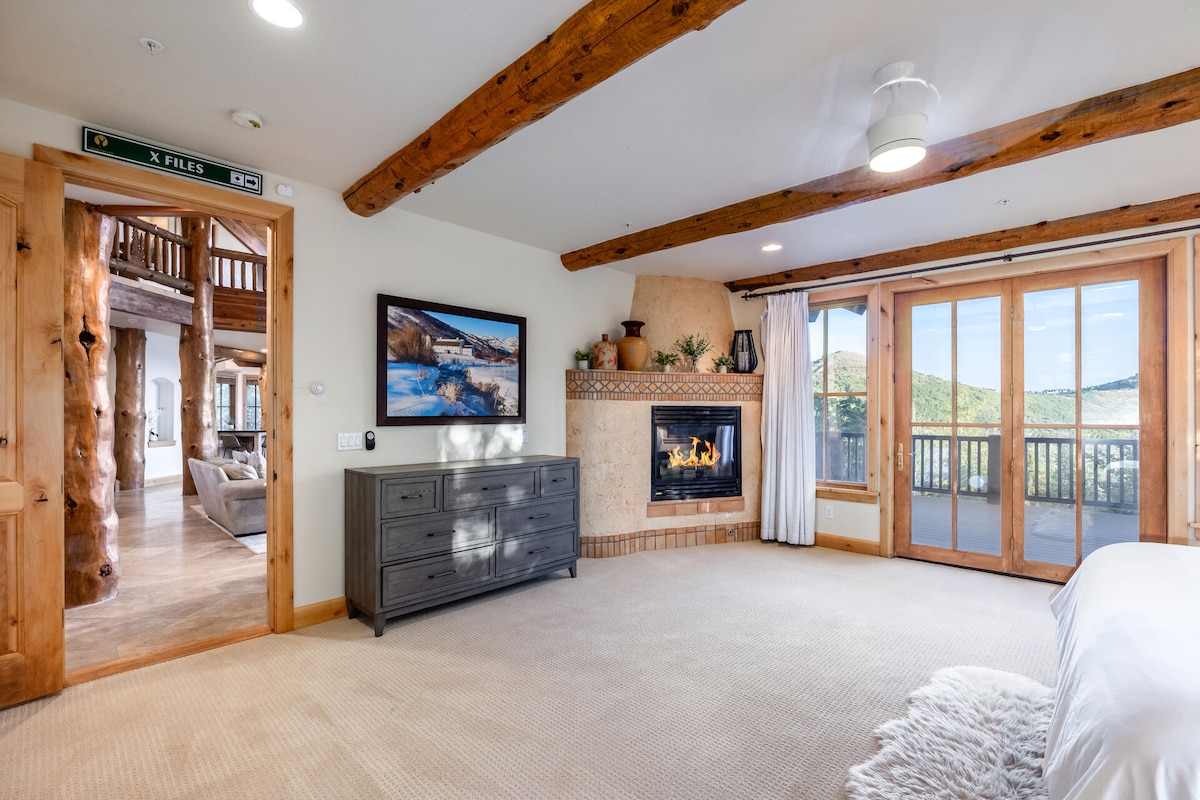 Luxurious 6BR Retreat in Deer Valley with hot tub