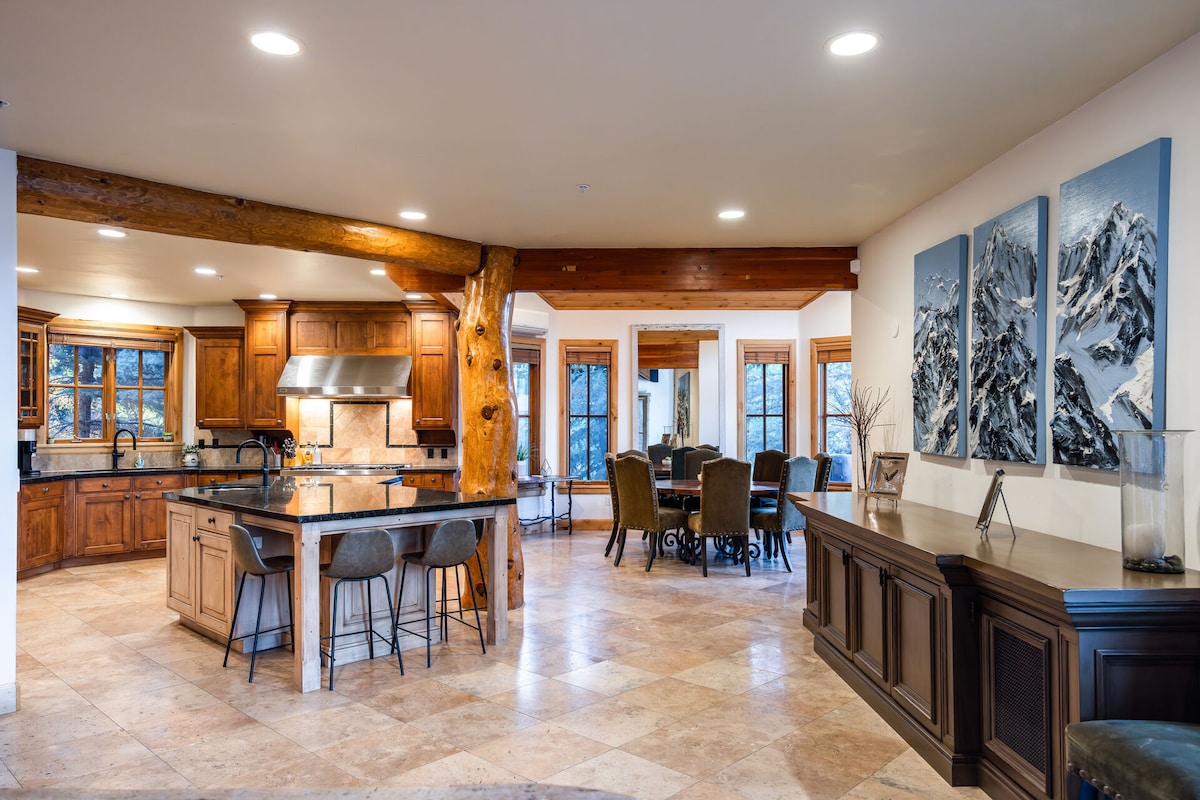 Luxurious 6BR Retreat in Deer Valley with hot tub
