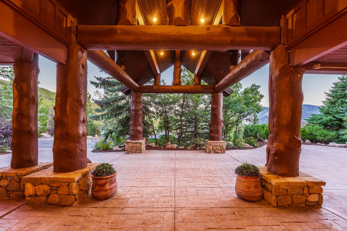 Luxurious 6BR Retreat in Deer Valley with hot tub