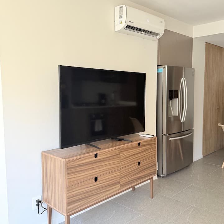 Opustite se uz Smart TV od 65" s Rokuom
