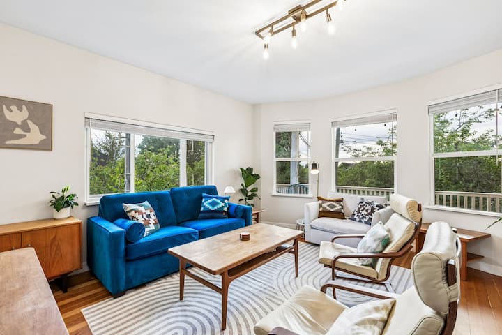 Bright Mt. Pleasant Suite One Block From Main St. - Vancouver