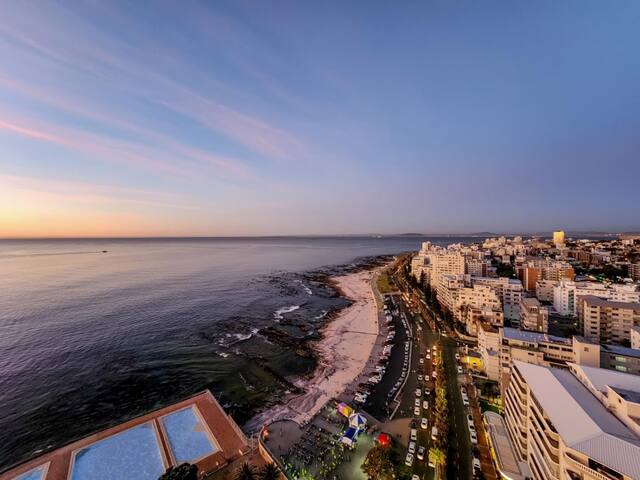 Spectacular Ocean Views from a High-Rise Apartment gallery image 5
