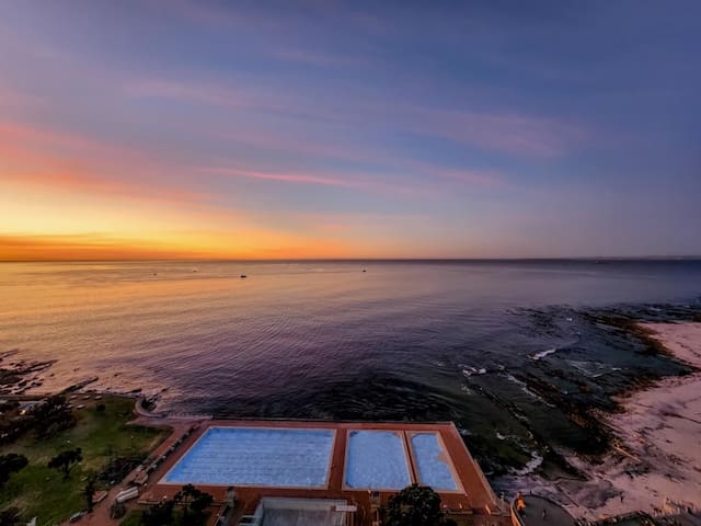 Spectacular Ocean Views from a High-Rise Apartment gallery image 4