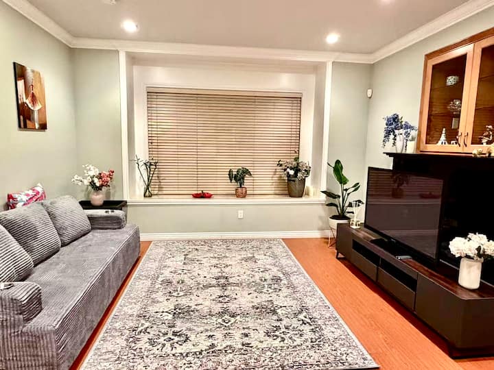 Cozy & Clean 3br | 1pk | Spacious, Private Entry - Delta