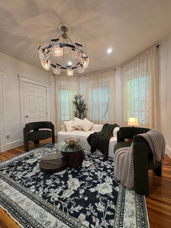 Charming 2br Boston Retreat - Steps From T Station - Quincy, MA