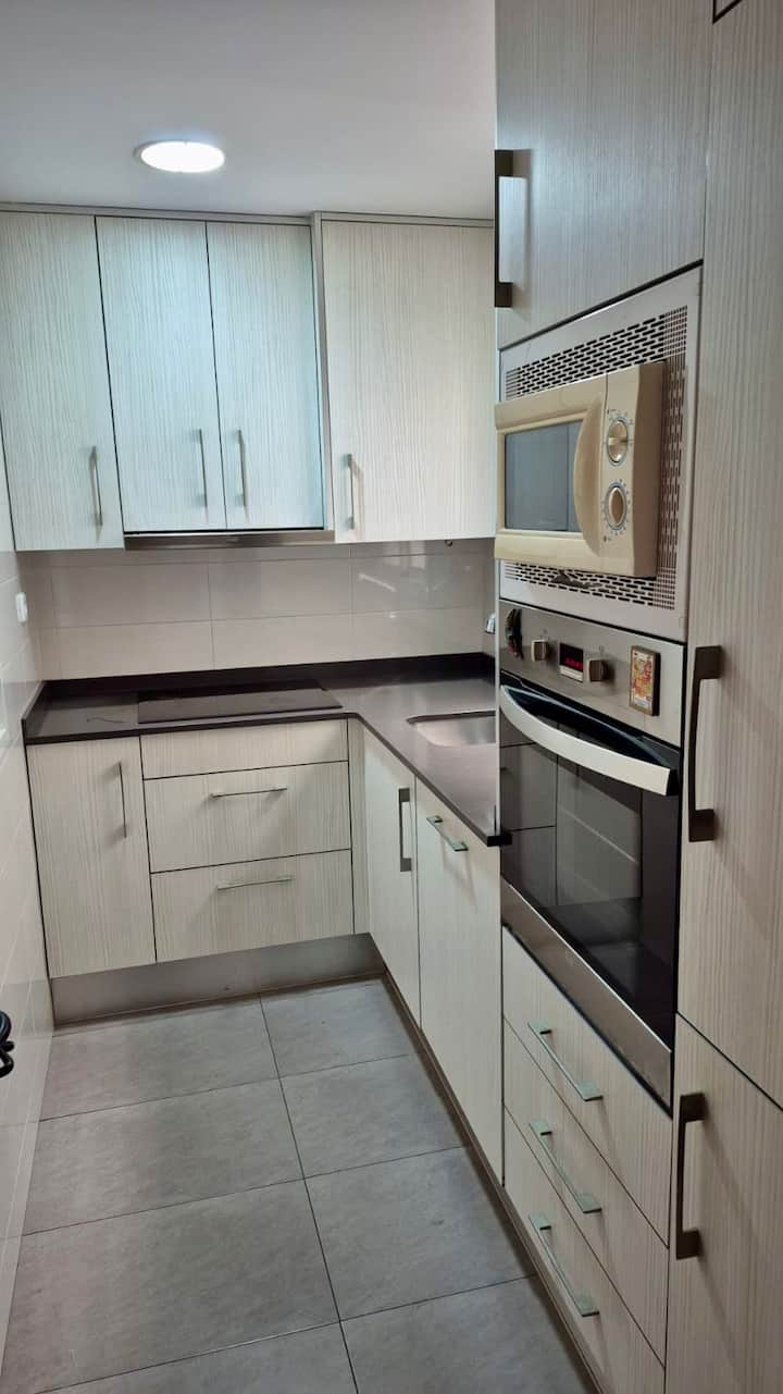 Steps From The Beach + Free Parking - El Vendrell