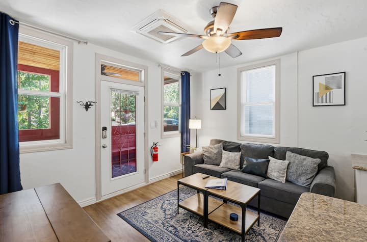 Magnificent 2 Bedroom Cottage In Downtown Prescott - Prescott, AZ