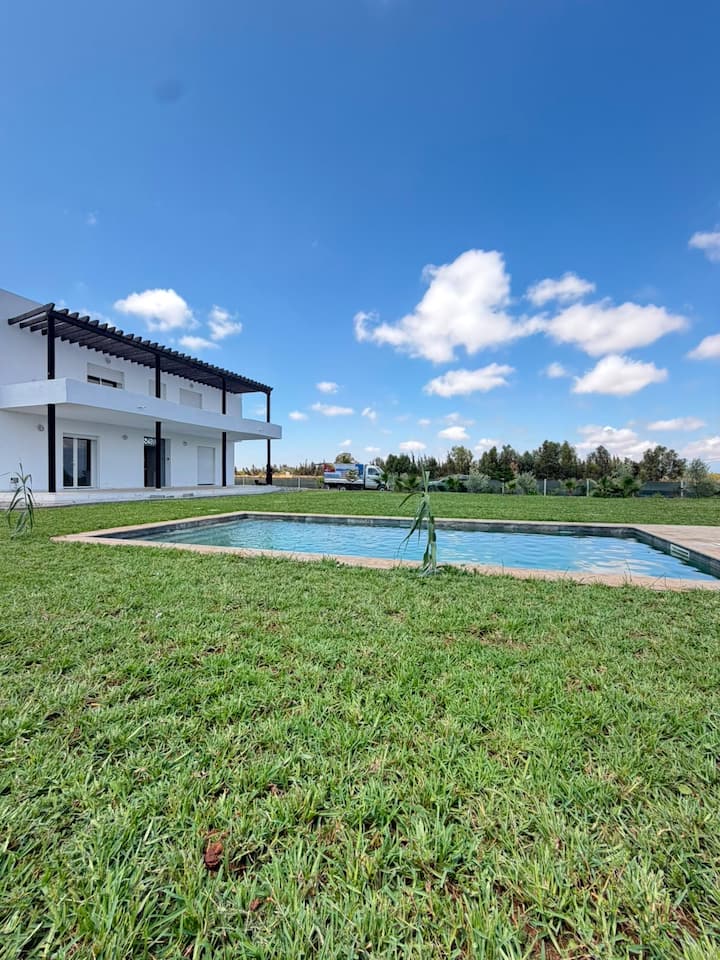 Ferme à Louer Avec 5 Suites Et Piscine Privatif - Bouznika