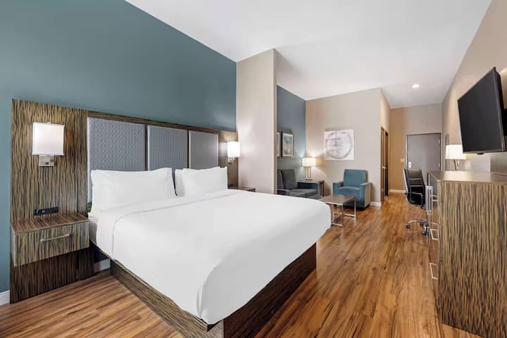 Pet Friendly Stay | Free Parking | Free Breakfast - Pflugerville, TX