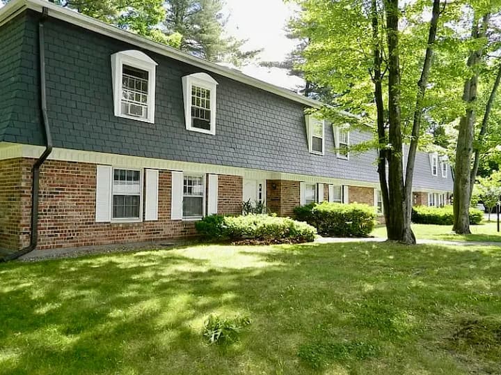 2br Condo In South Burlington Near Uvm With Sauna! - Burlington, VT