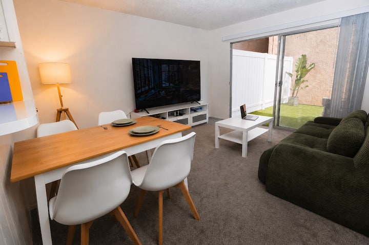 Ocean Breeze Retreat - Manhattan Beach, CA
