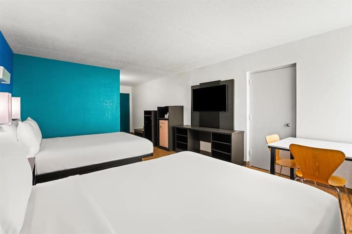 4 Pet-friendly Miami Accommodations | Free Parking - Miami Lakes, FL