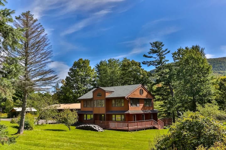Hunter Group Retreat | 4 Separate Units & Atrium - Windham, NY