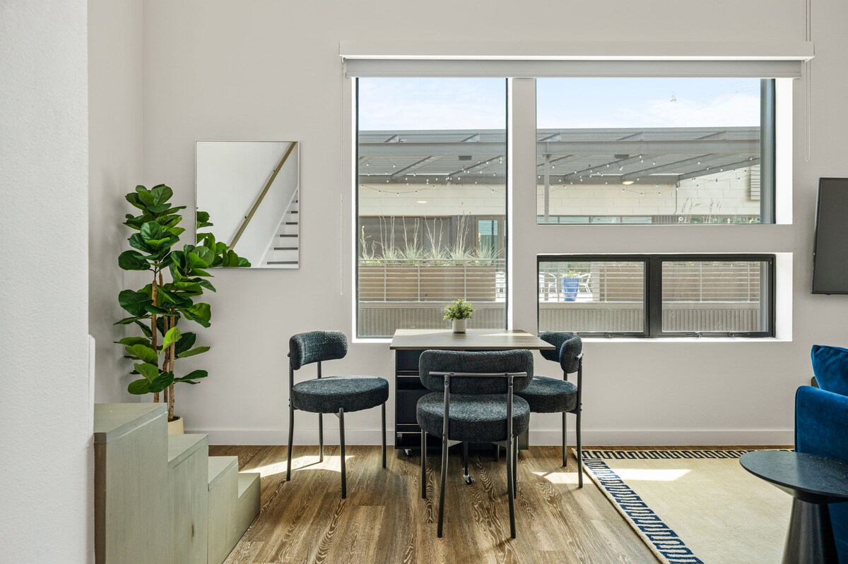Vibrant DT ATX Loft | Near Rainey St