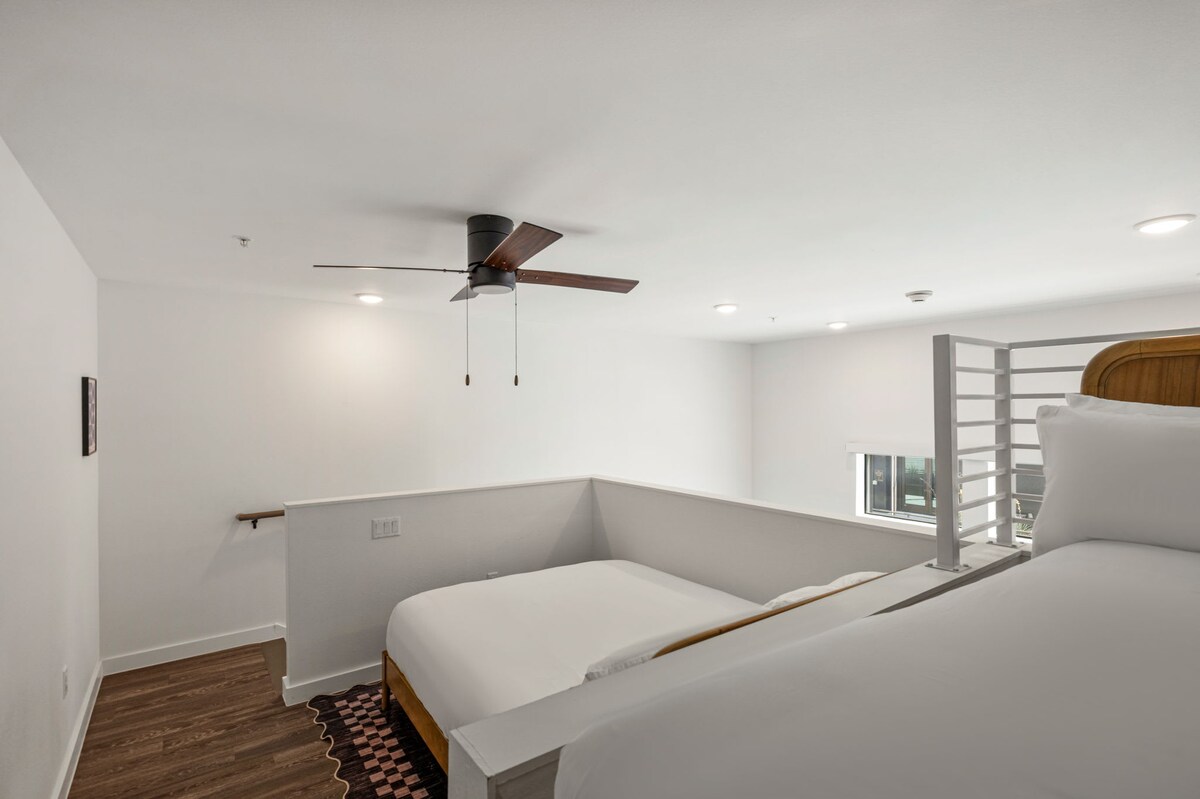 Vibrant DT ATX Loft | Near Rainey St