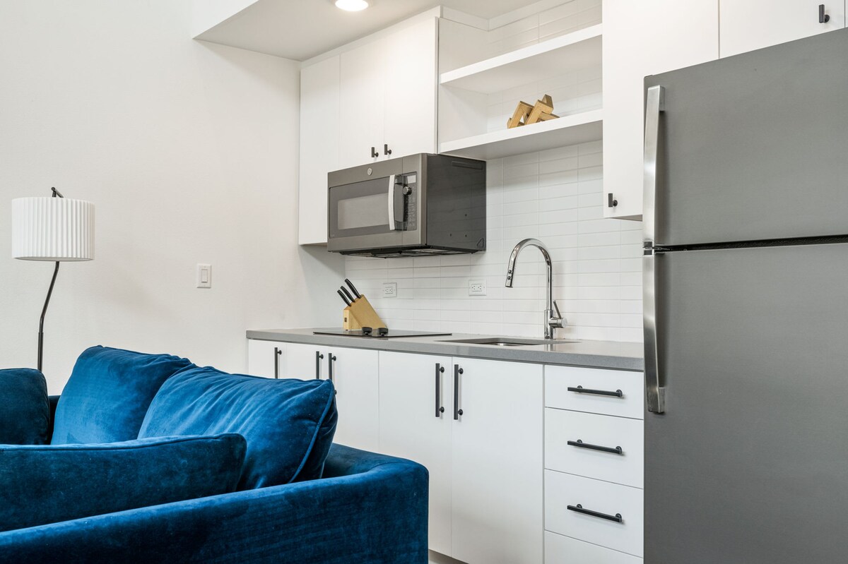 Vibrant DT ATX Loft | Near Rainey St