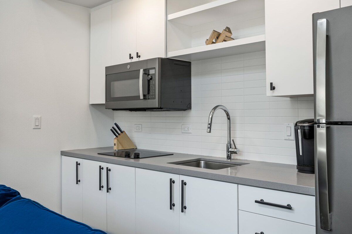 Vibrant DT ATX Loft | Near Rainey St