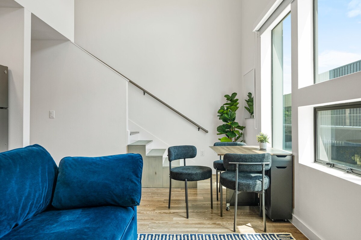 Vibrant DT ATX Loft | Near Rainey St