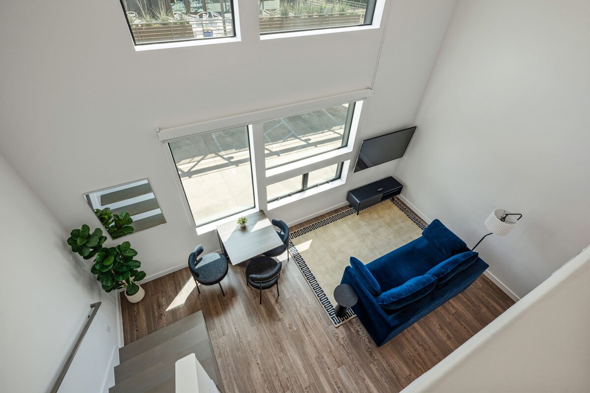 Vibrant DT ATX Loft | Near Rainey St