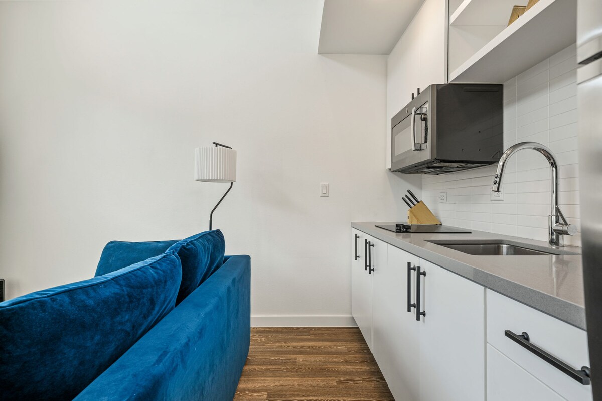 Vibrant DT ATX Loft | Near Rainey St