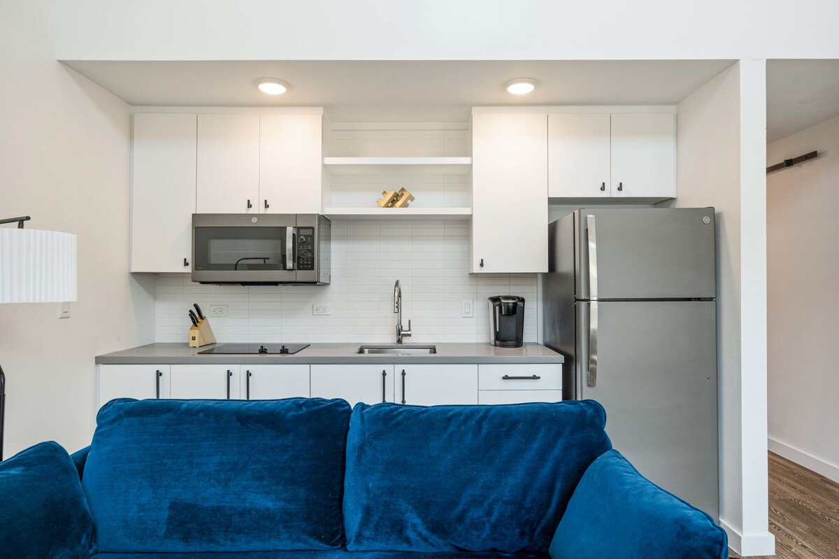 Vibrant DT ATX Loft | Near Rainey St
