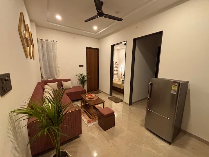 Omira: Couplefriendly,wfh Haven | Bombay Hospital - Indore