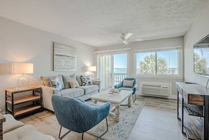Waterfront 2-bedroom Condo In Panama City - Panama City, FL