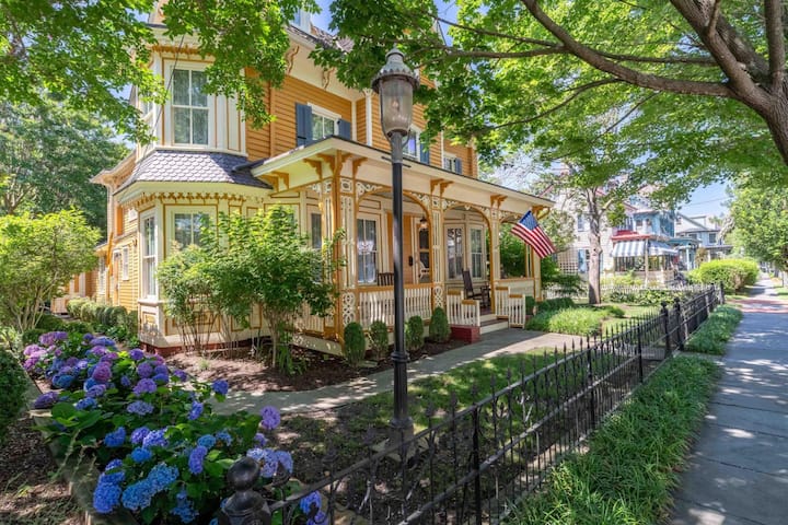 The Joseph Hall Cottage | Historic Cape May - Cape May, NJ