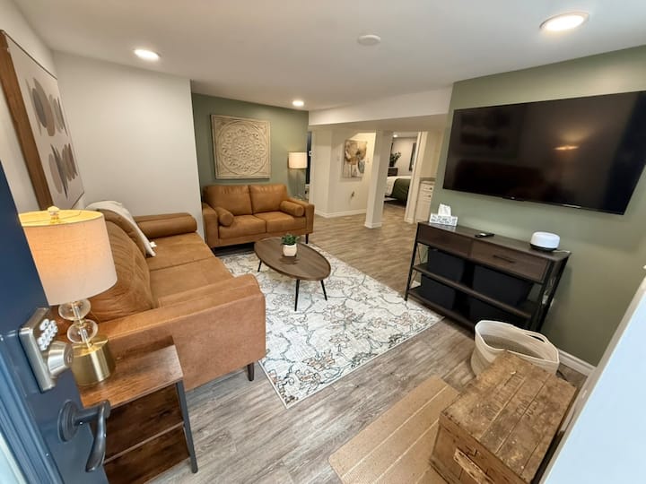 Modern 2br Retreat W/ Heated Floors & Gazebo - Brantford
