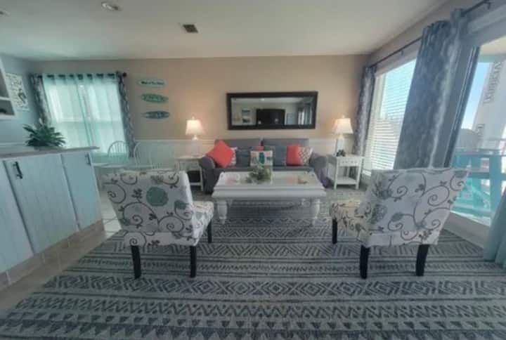 Rare Spacious Beachfront 1 Br At Nautical Watch - Lower Grand Lagoon, FL