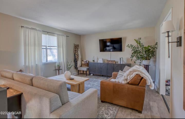 Cozy 3br Home W/ Hangout Basement & Private Yard - Joplin, MO