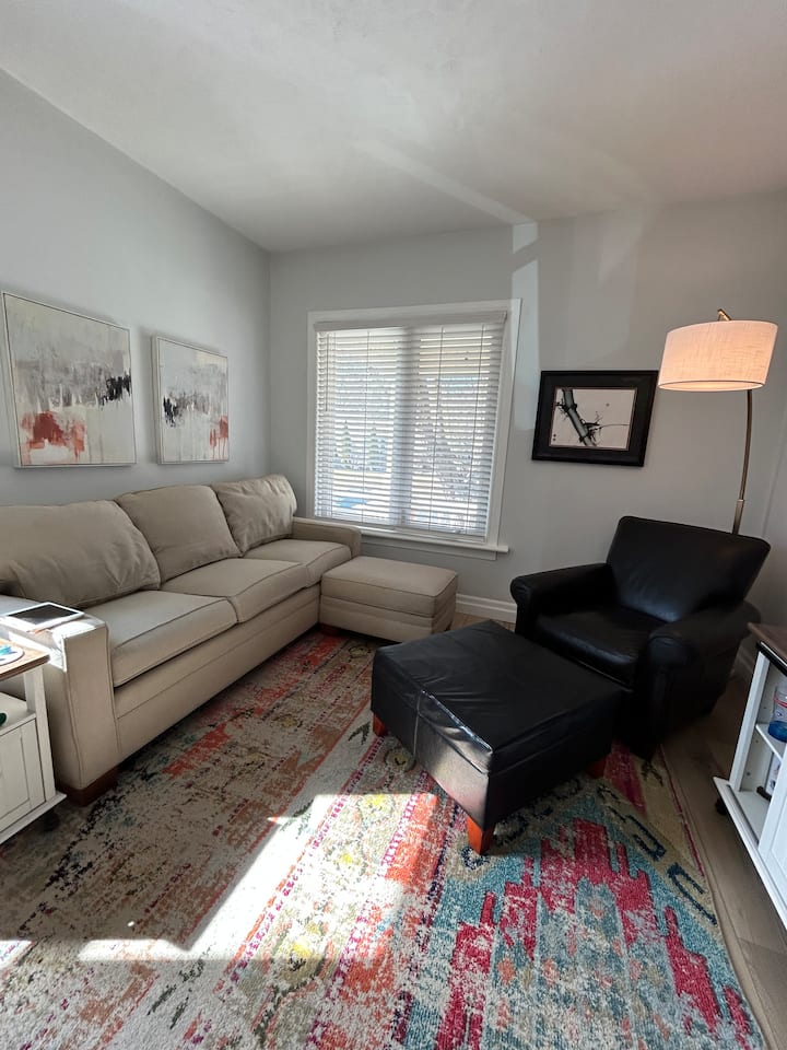 Renovated Century Home - Blends Charm W/ Amenities - Stratford