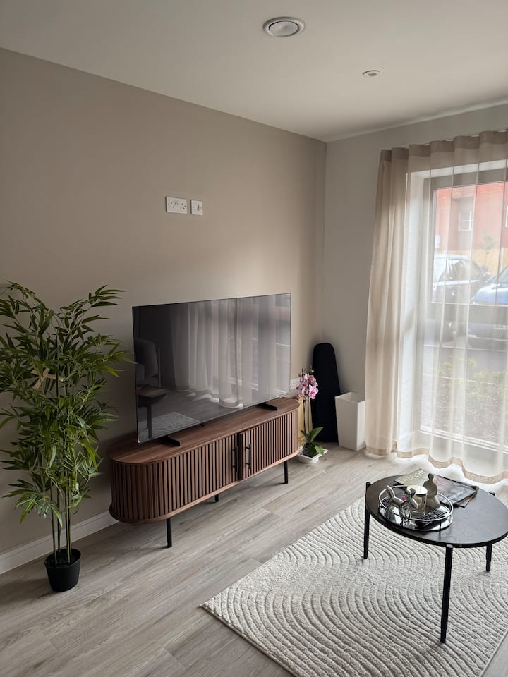 Airy 1-bedroom Flat Located At Derby City Centre. - Derby