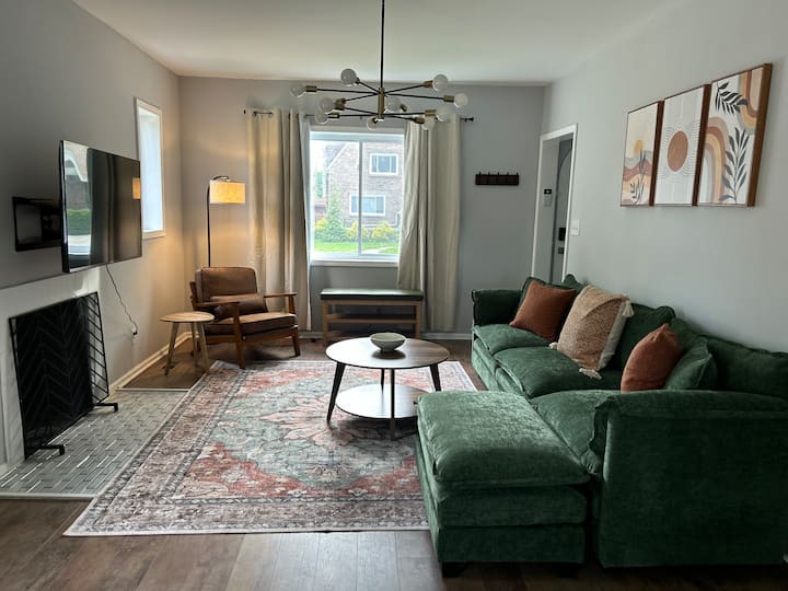 Modern Updated House/large Groups/free Parking - Detroit, MI