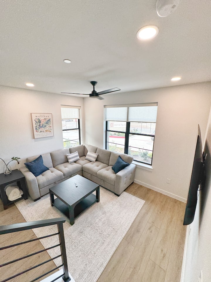 The Retreat - Hill Country Luxury One Br Condo - New Braunfels, TX