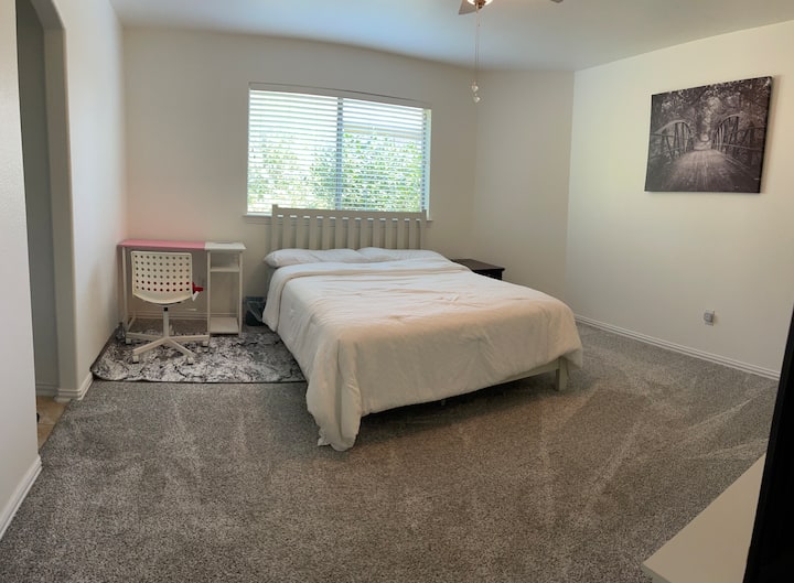 Frisco Private Room W/ Private Bath & Desk + Wifi - Frisco, TX
