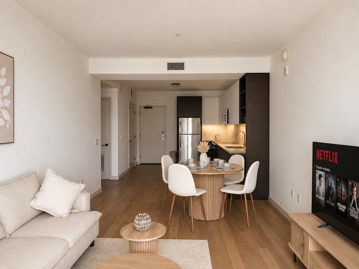 Boho On Sunset 1bd - Free Parking, Pool - Los Angeles, CA