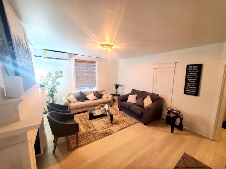 Vintage Luxury Suite Spacious Retreat Near Airport - Winnipeg