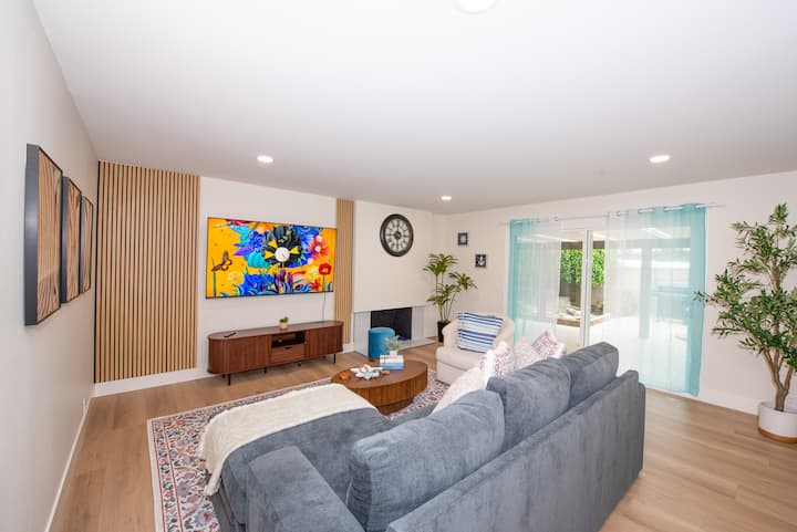 Surf City Peaceful Family Retreat - Santa Ana, CA