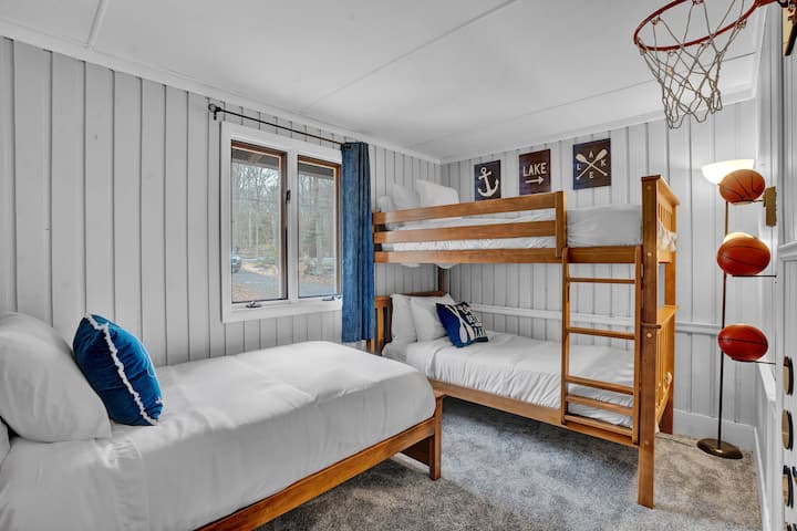 Bedroom 3: Give the kids their own dedicated space to wind down, spread out, and share camp stories in this thoughtfully designed bunk room.