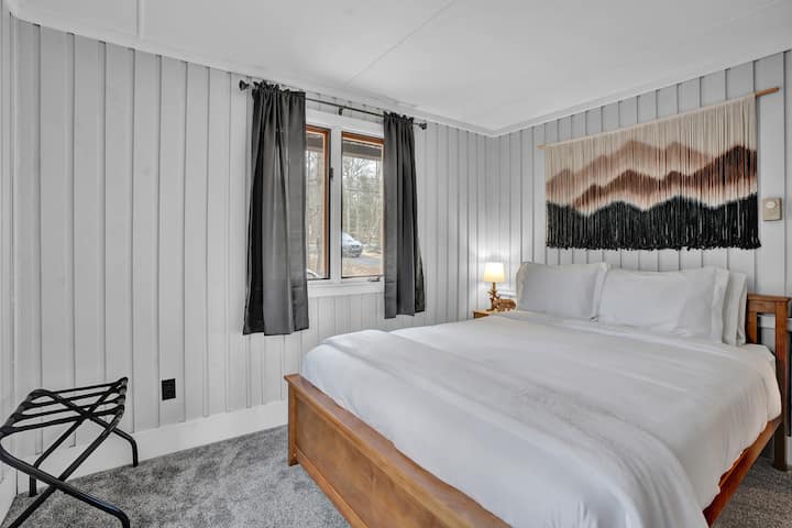 Bedroom 2: Unpack and settle completely into vacation mode in this bright, airy bedroom designed for absolute quiet.