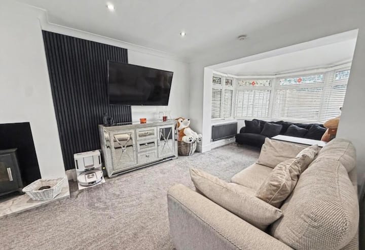 Charming Detached Northampton Retreat - 노샘프턴