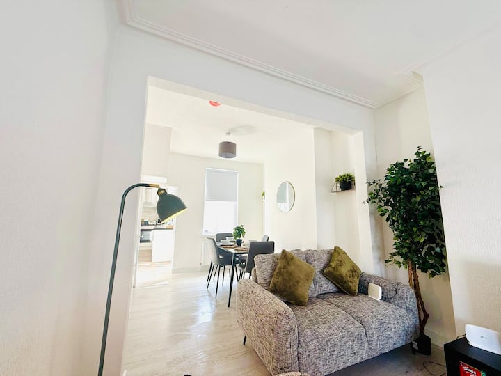 3 Bed Townhouse · Heart Of Belfast · Parking - Belfast