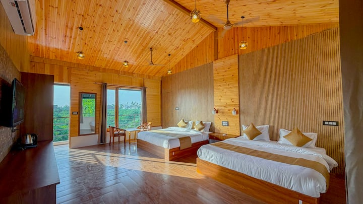 Family Room With Balcony By Corbett Hidden Grove - 拉姆訥格爾
