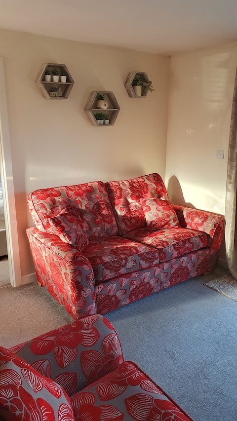 Successful Airbnb property: Guest house in Pennington, prime location in Wigan