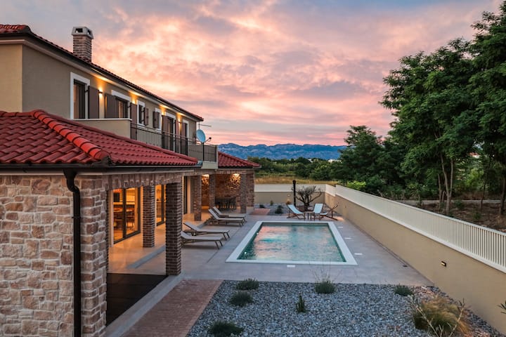 New Villa Bombovi Dvori With Pool, Gym & Sauna - Nin