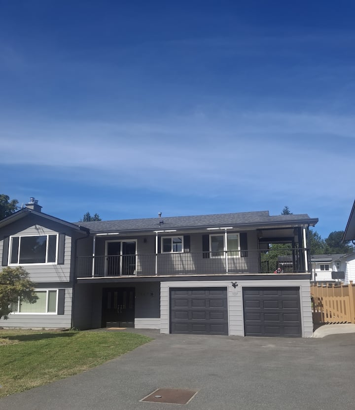 Beautiful And Cozy 2 Bedrooms Separate Entrance - Surrey, BC
