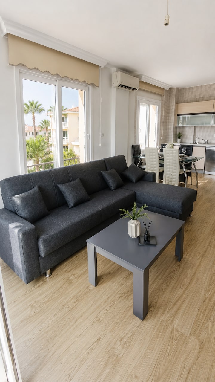 Girne'de Casinolara Yakın Havuzlu Güvenlikli Site - Girne
