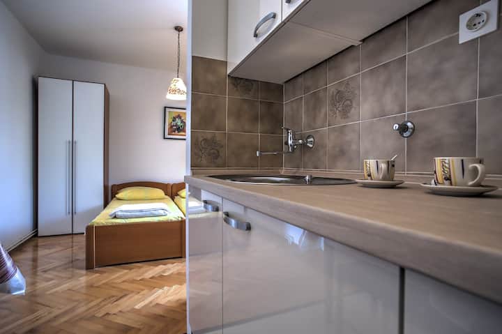 As-25262-a Garçonnière Avec Le Balcon Jezera, - Tisno